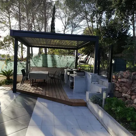 Oustau 15 Cote D'azur Piscine Et Nature *
